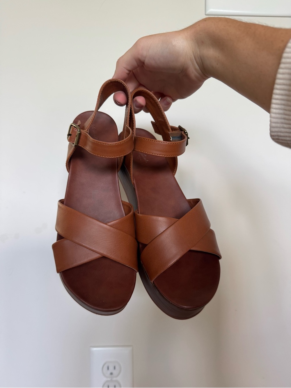 Universal Thread Tan Brown Leather Platform Sandals with Ankle Strap
